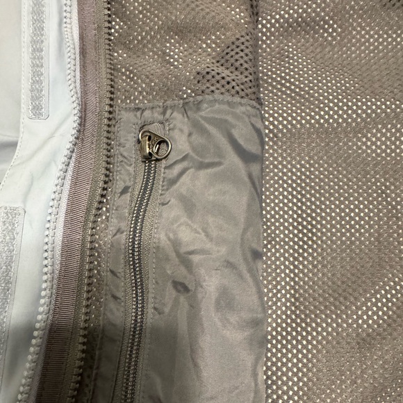 The North Face women’s GORETEX waterproof jacket - Picture 11 of 14